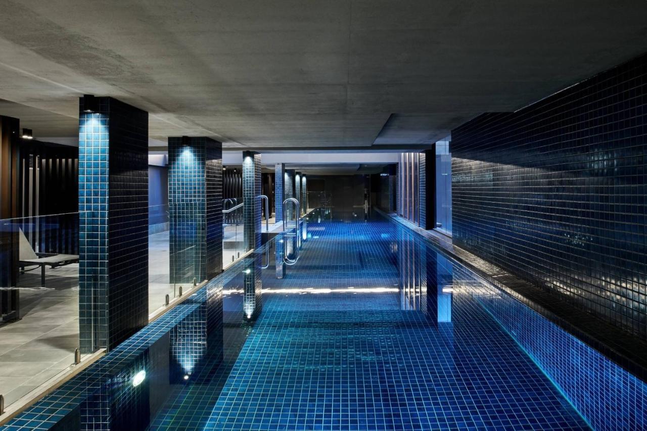 Midnight Hotel, Autograph Collection Канберра Екстер'єр фото The pool at the hotel