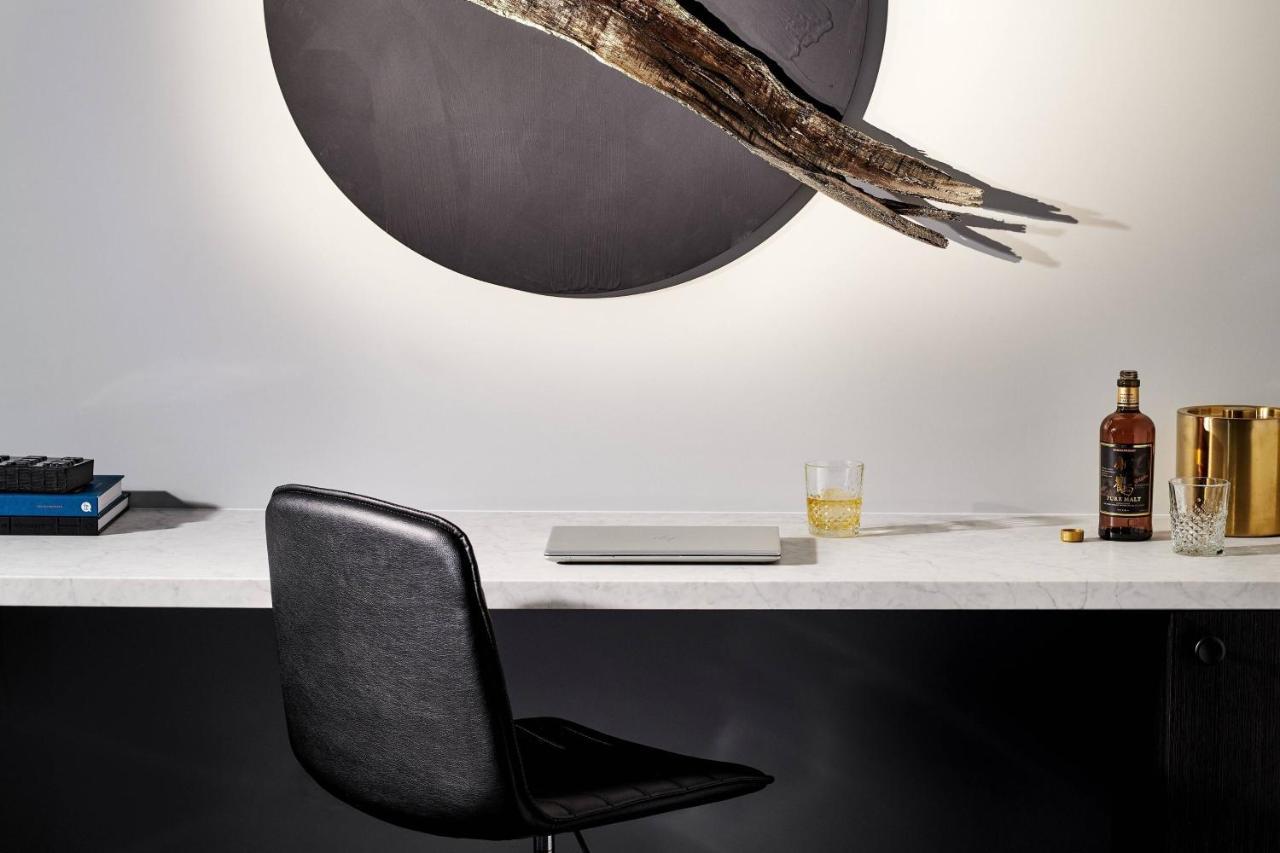 Midnight Hotel, Autograph Collection Канберра Екстер'єр фото The "Moon" pendant light