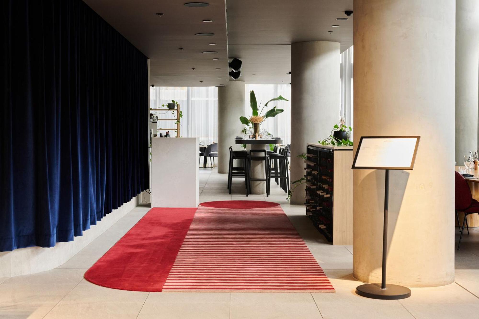 Midnight Hotel, Autograph Collection Канберра Екстер'єр фото Entrance to the restaurant