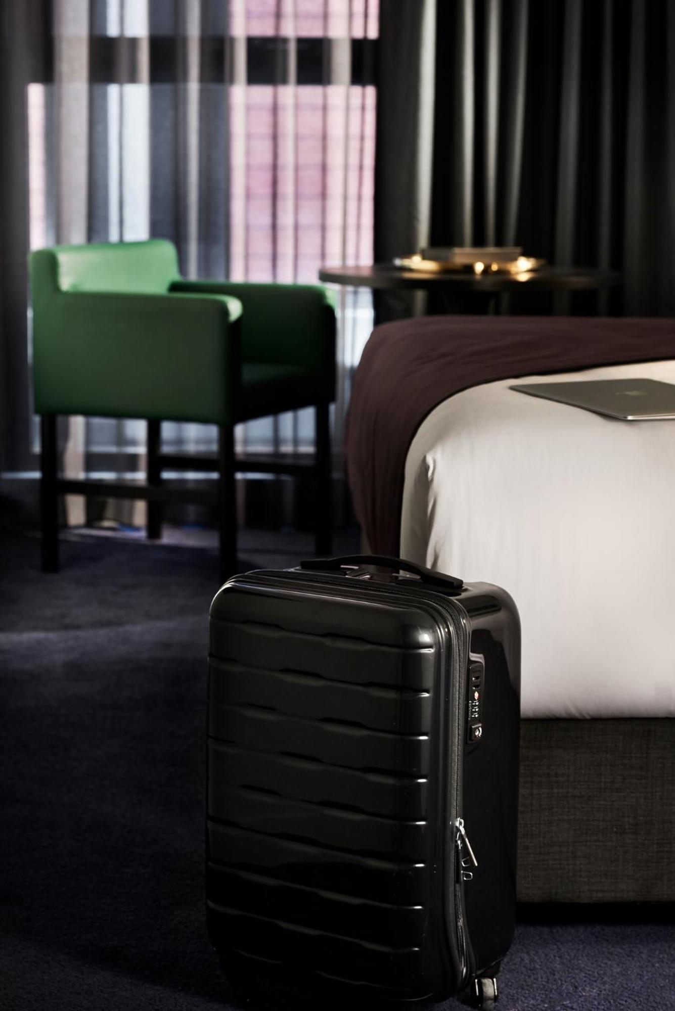 Midnight Hotel, Autograph Collection Канберра Екстер'єр фото A suitcase