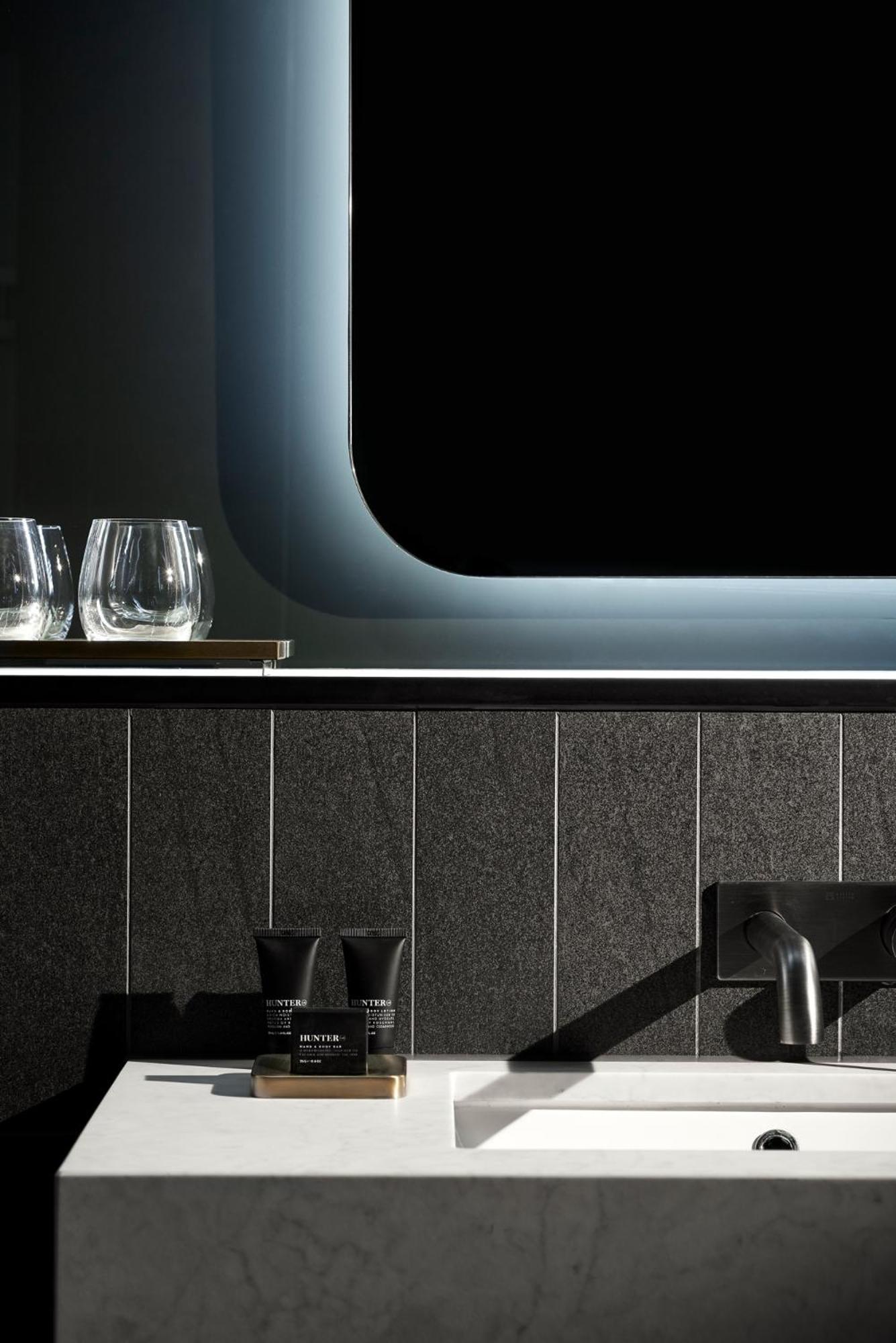 Midnight Hotel, Autograph Collection Канберра Екстер'єр фото A kitchen with a black granite countertop