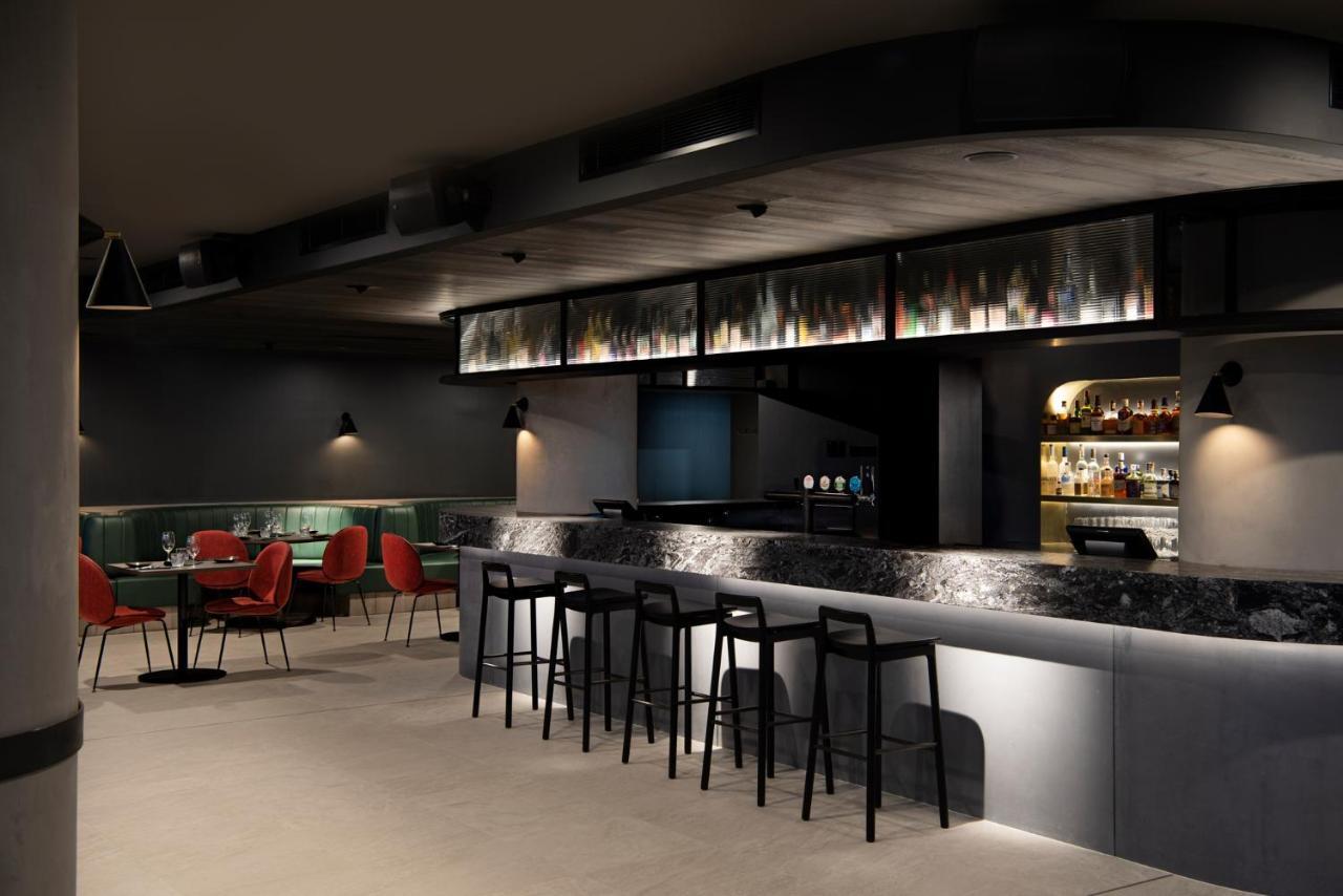 Midnight Hotel, Autograph Collection Канберра Екстер'єр фото The bar at the restaurant