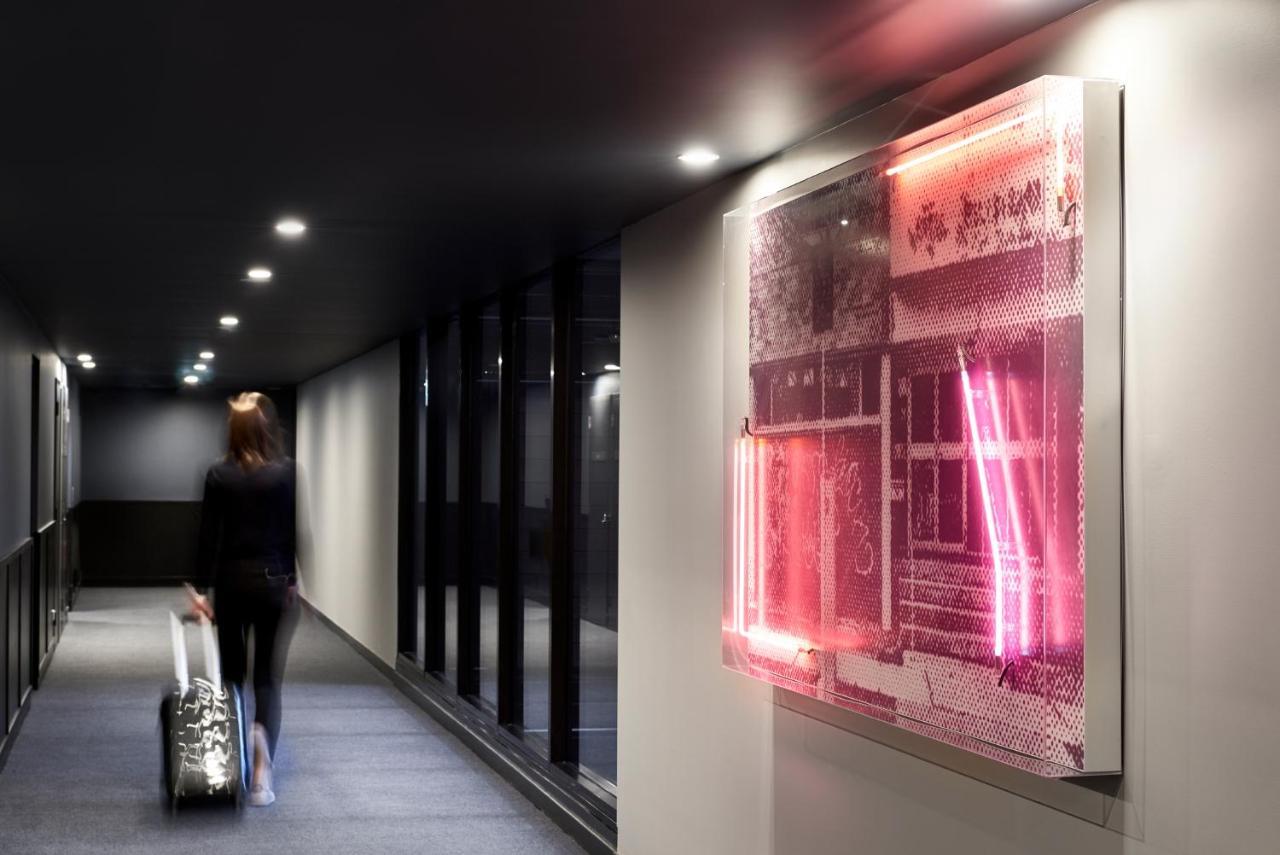 Midnight Hotel, Autograph Collection Канберра Екстер'єр фото Installation of the artwork "The Red Room" at the InterContinental London Park Lane